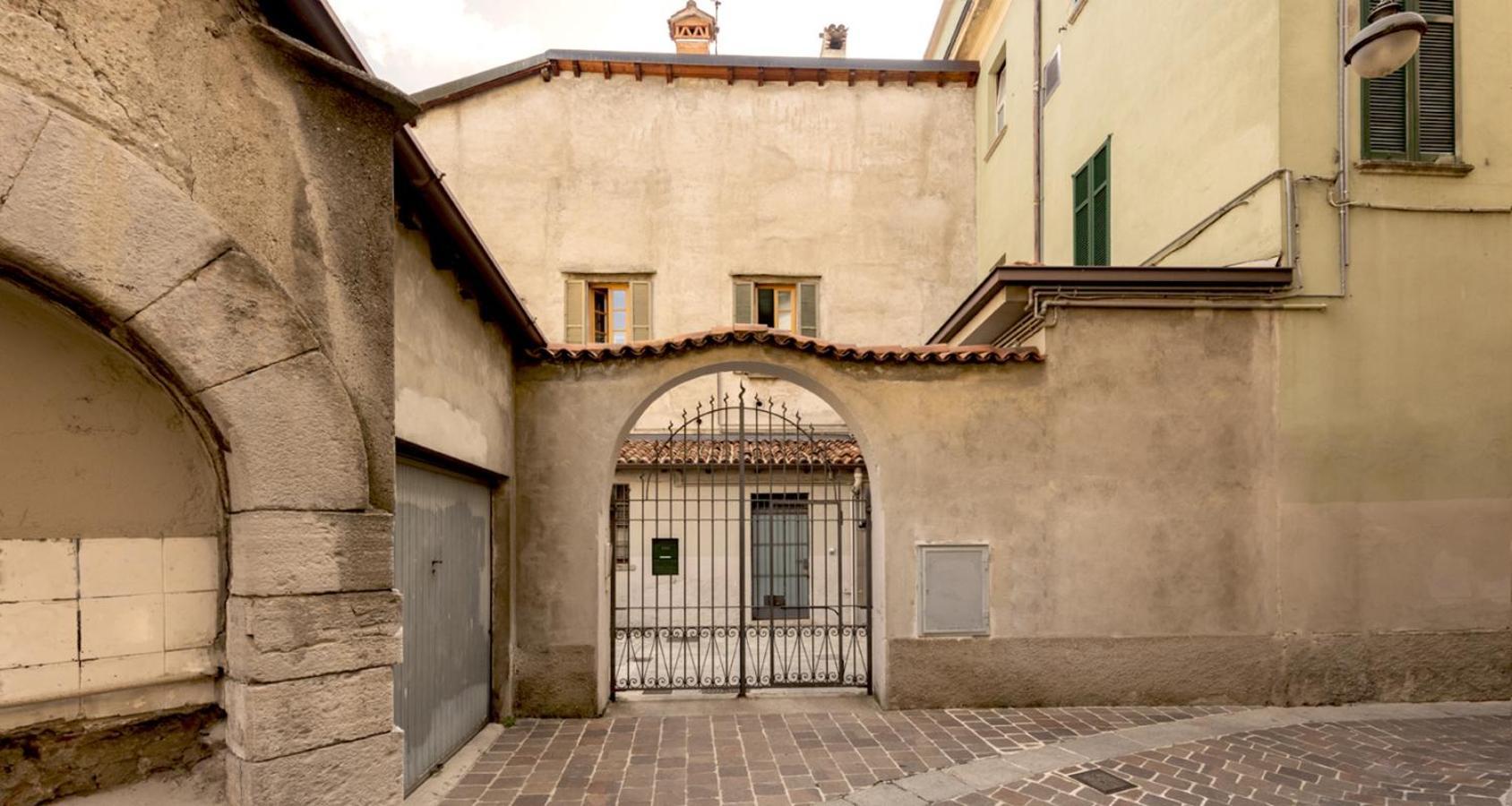 Charming Joivy Flat Next To Duomo Di Côme Extérieur photo